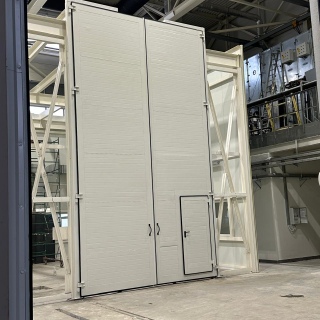 Ворота распашные для покрасочной камеры г. Каменск-Уральский